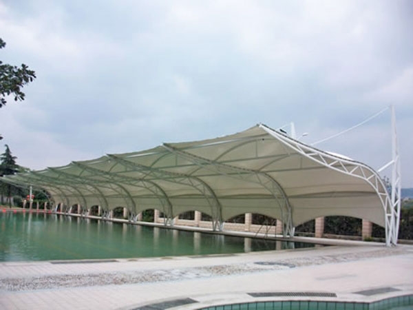 遮阳棚是怎么安装的